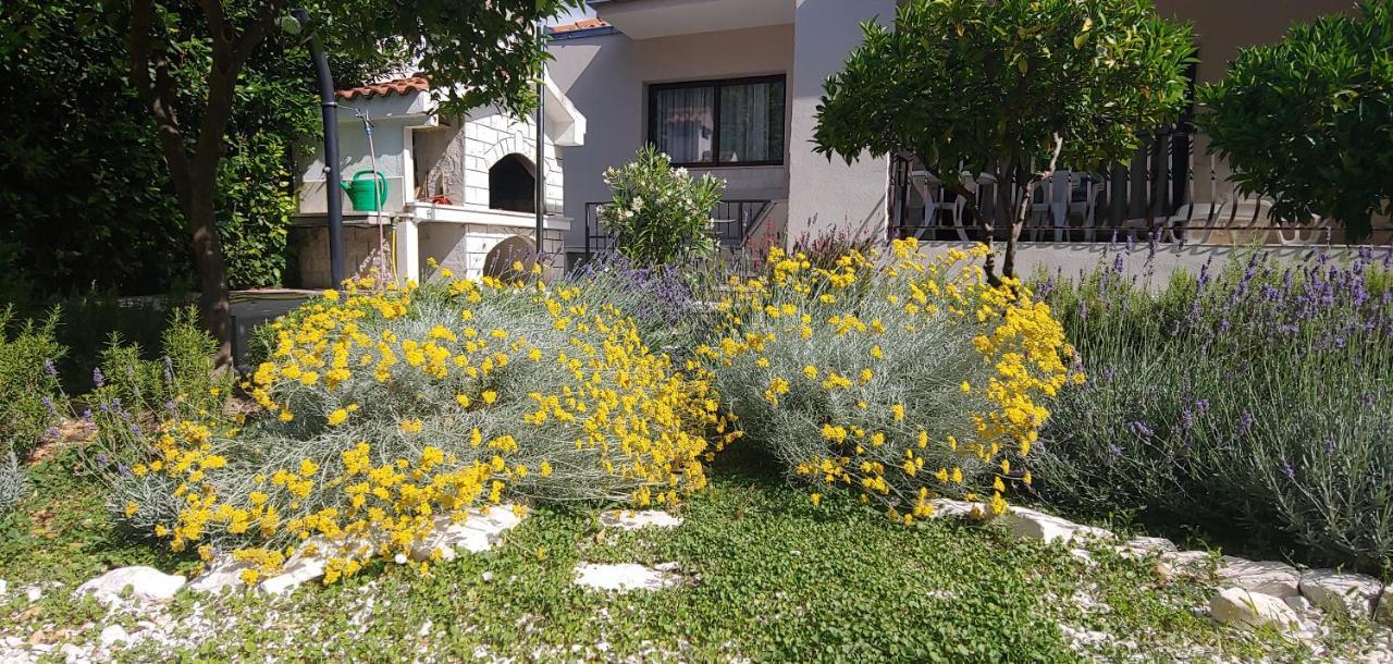 Holiday Home Ruzmarin Trogir Exteriér fotografie